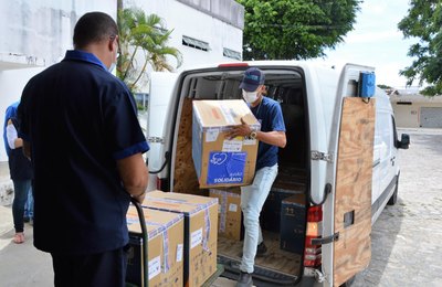 Alagoas recebe terceiro lote de vacinas da Pfizer Pediátrica