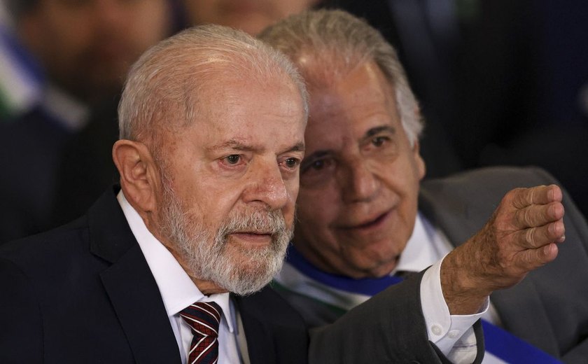 Lula diz que alistamento feminino dará diversidade às Forças Armadas