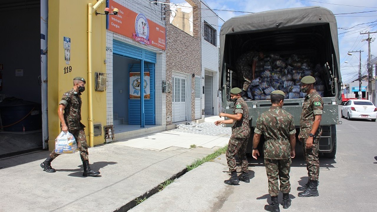 Sesc realiza entrega de cestas básicas arrecadadas por meio do Projeto Fome de Música