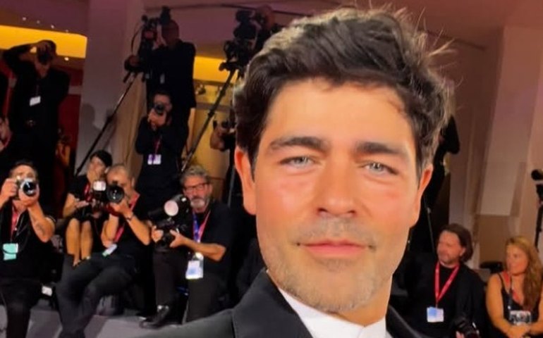 Por onde anda Adrian Grenier, o Nate de 'O Diabo Veste Prada'?