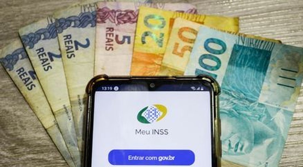 INSS paga 13º e novo salário mínimo a partir desta quinta-feira; veja calendário