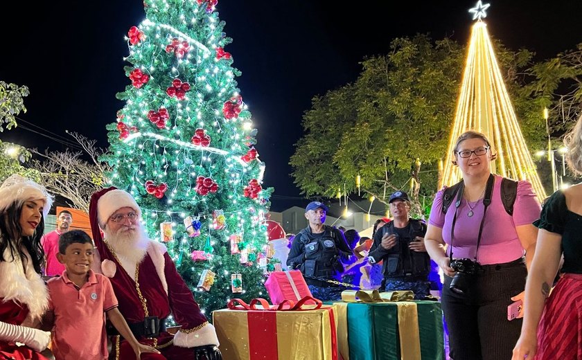 Desfile abre oficialmente o Natal Viçosa Iluminada