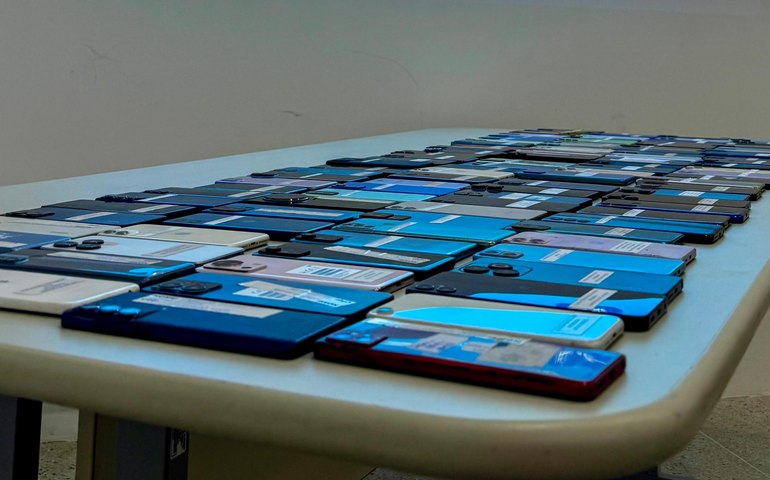 Segurança Pública restitui 75 celulares recuperados no primeiro dia de mutirão de entregas