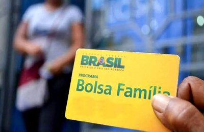 Bolsa Família: servidores da prefeitura de Palmeira são afastados após denúncias   