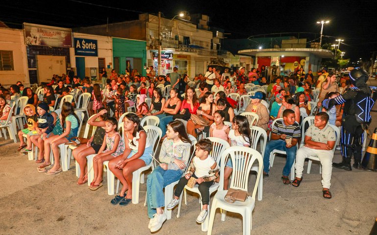 Detran transforma praças do Sertão em salas de cinema e leva conscientização sobre segurança no trânsito