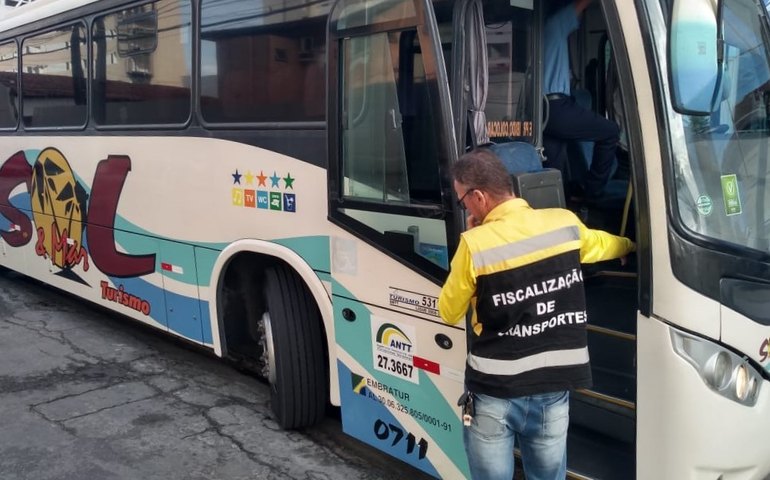 Prefeitura autoriza estacionamento de veículos de turismo na orla a partir de agosto