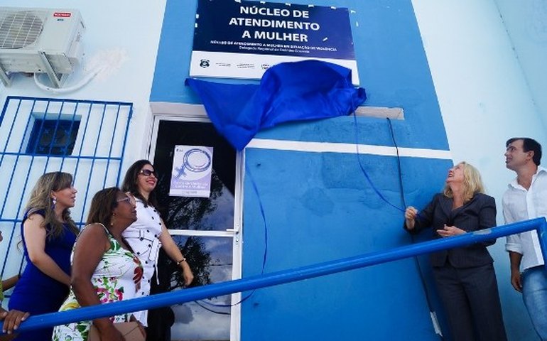 Governo inaugura núcleo de atendimento à mulher em Delmiro