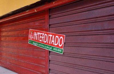 Fiscais interditam pizzaria e apreendem 80kg de alimentos com validade vencida