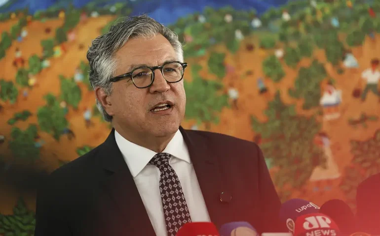 Ministro da Saúde visita hospitais do Andaraí e Cardoso Fontes e anuncia conclusão de reestruturação