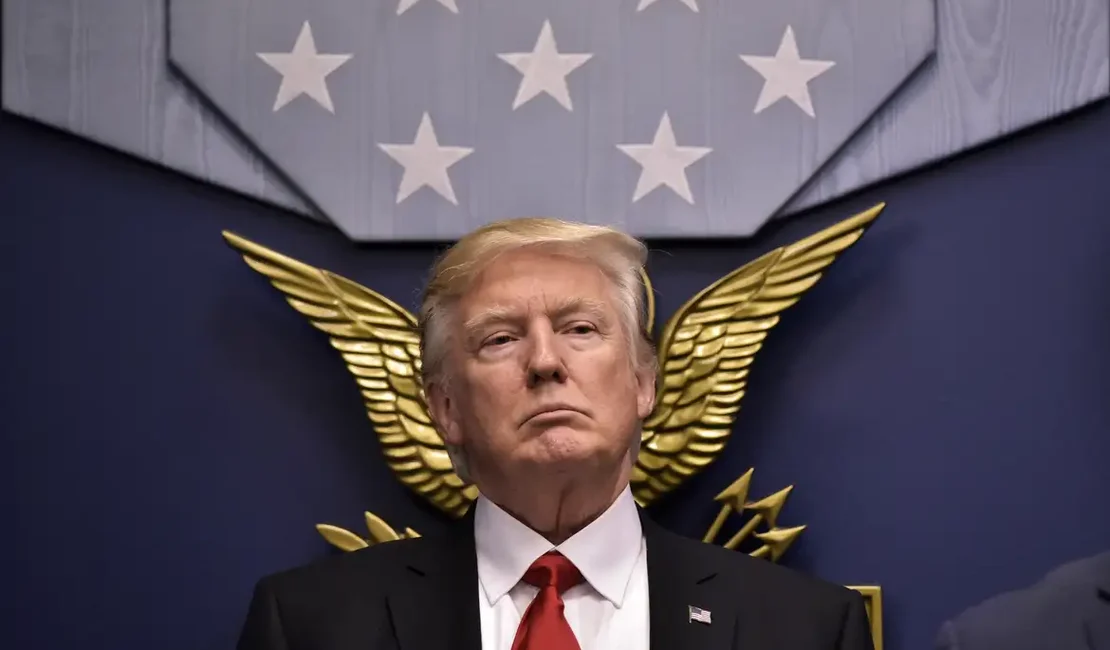 A Guerra do Dólar: Como Trump usa a hegemonia monetária para controlar o Mundo