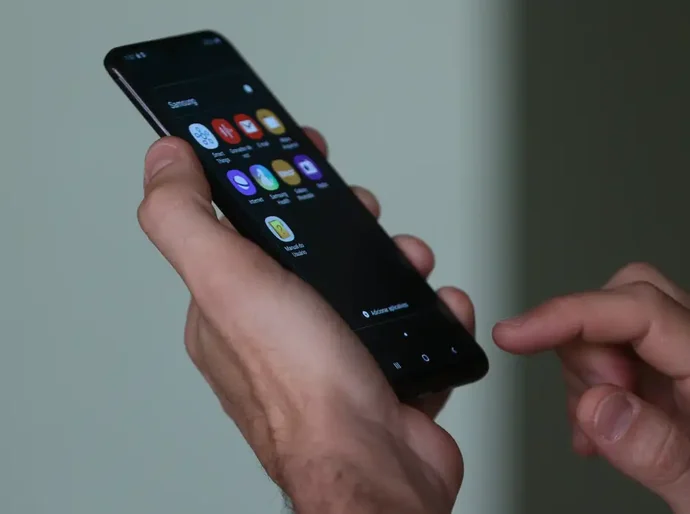 Veja dicas para proteger seu celular de golpes virtuais no carnaval