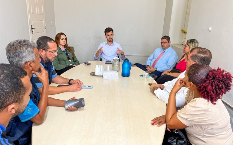 Secretaria Municipal de Abastecimento intermedeia acordo com feirantes do Tabuleiro e empresa de energia elétrica