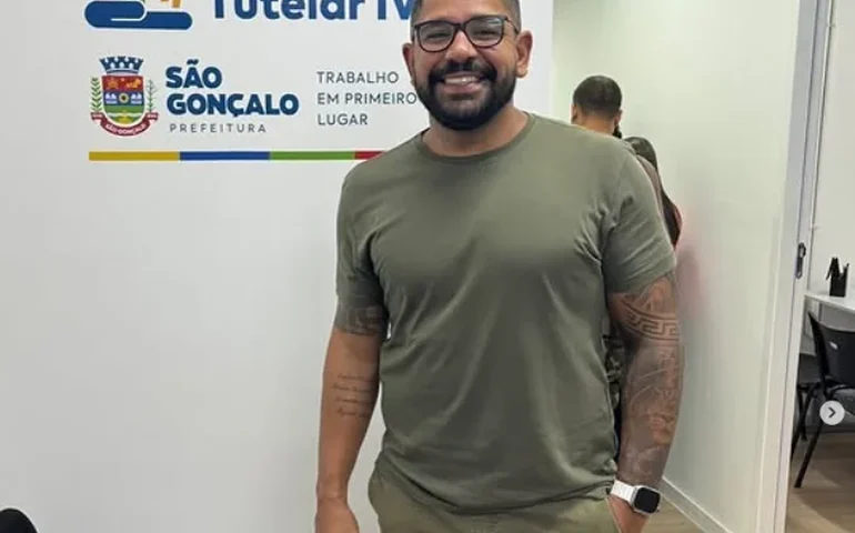 Carro de vereador Nelsinho Ruas, filho do prefeito Capitão Nelson, é alvo de tiros