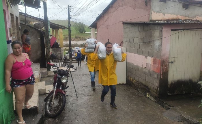 Famílias afetadas pelas chuvas recebem assistência