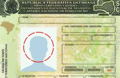 Projeto de lei isenta idoso da taxa para renovar carteira de motorista 