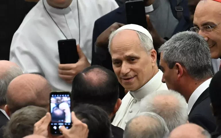 'Ninguém jamais deve ameaçar a existência do outro', afirma Papa