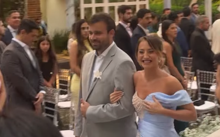 Bruna Griphao explica por que usou 'vestido horrível' no casamento de Lexa