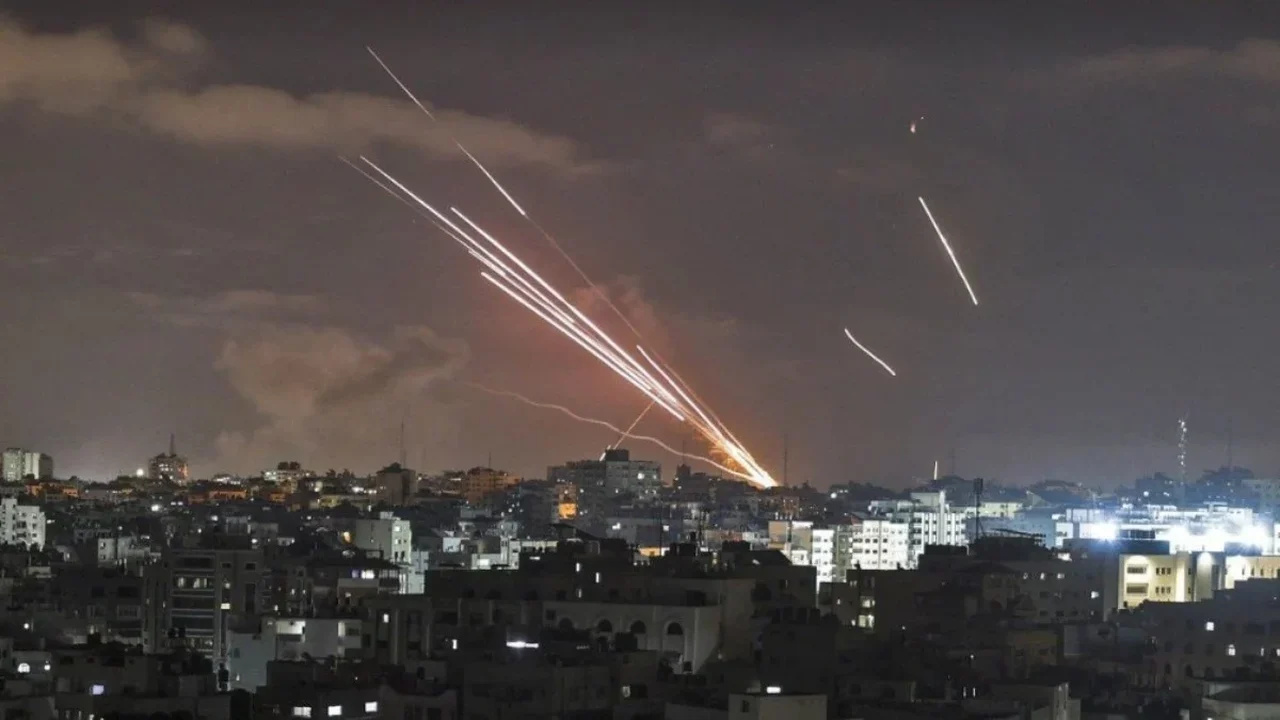 
Domo de Ferro de Israel abate 50 foguetes do Hezbollah; escalada de ataques preocupa autoridades