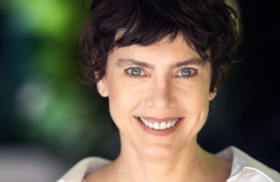 Nova turnê de Adriana Calcanhotto chega a Maceió
