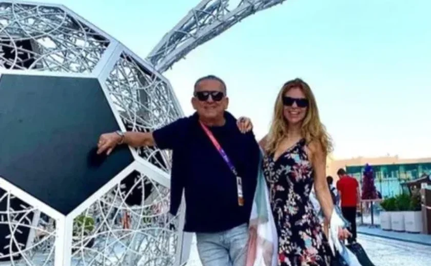 Galvão Bueno faz passeio romântico no Catar com a esposa Desirée