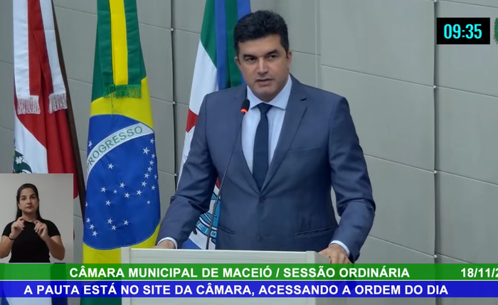 "Viraram pó", diz Rui Palmeira sobre R$ 117 mi da Prefeitura investidos no Banco Master