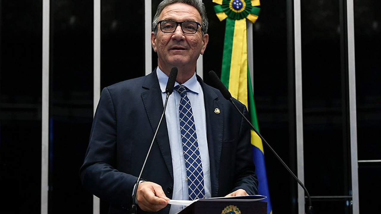 Lucas Barreto pede urgência na PEC que reintegra servidores de ex-territórios