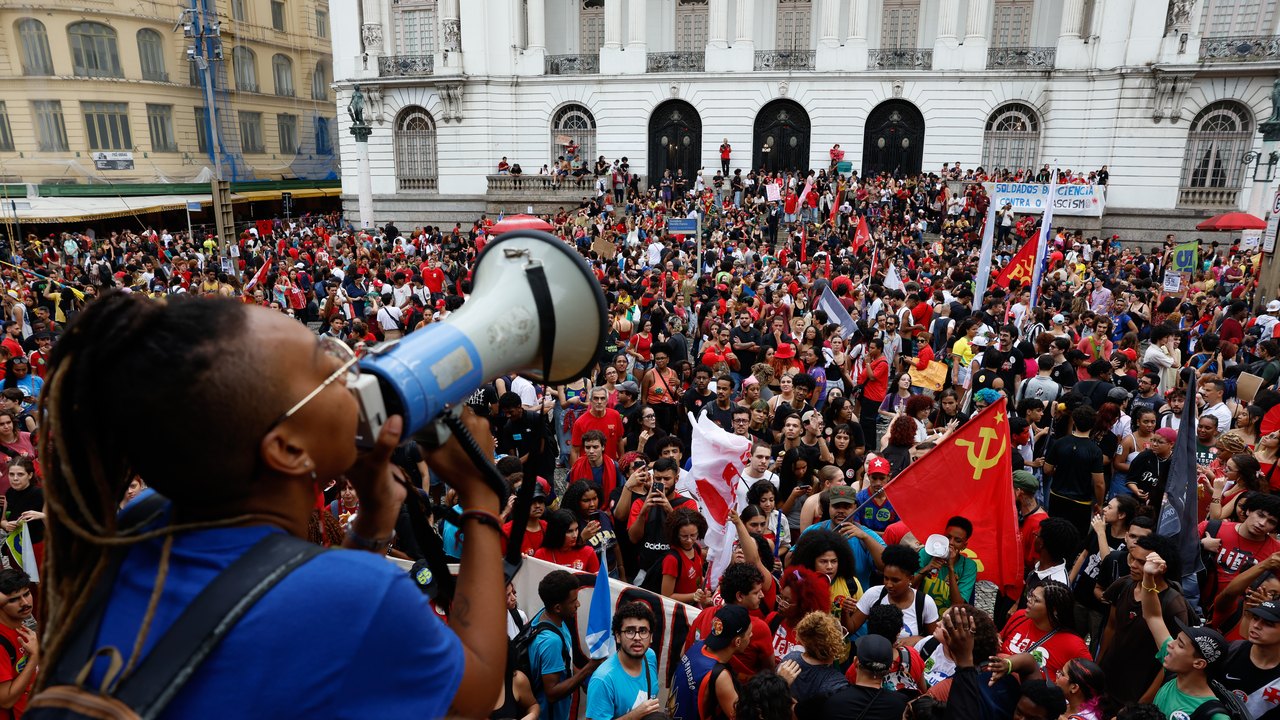 Estudantes fazem atos pelo país em apoio a Lula