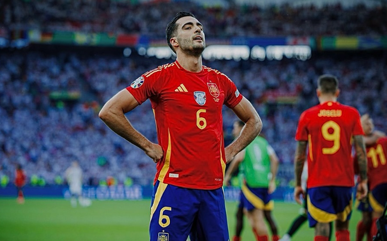 Pai de 'herói' da Espanha na Eurocopa marcou gol decisivo contra alemães no mesmo estádio há 32 anos; compare