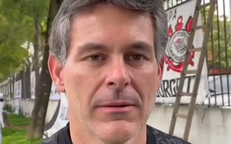 Vice do Corinthians rebate suspeita de desvios de camisa da Nike: 'Se comprovar, renuncio'