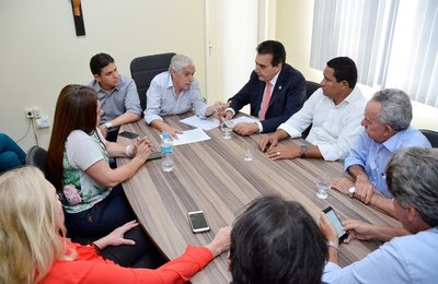 Júlio Cezar recebe senador e coordenador nacional da Saúde, em Palmeira