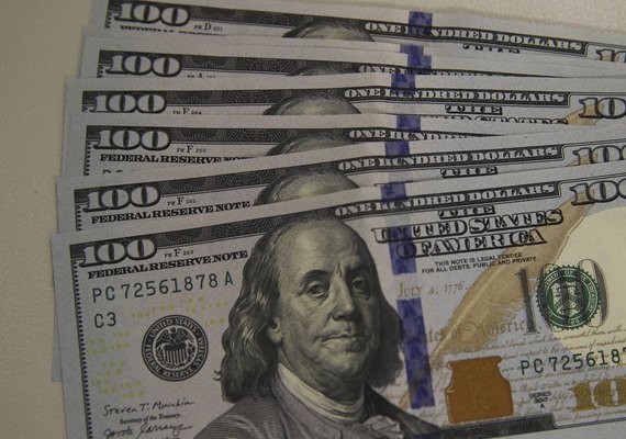 Valorização de títulos americanos eleva dólar no Brasil, diz professor