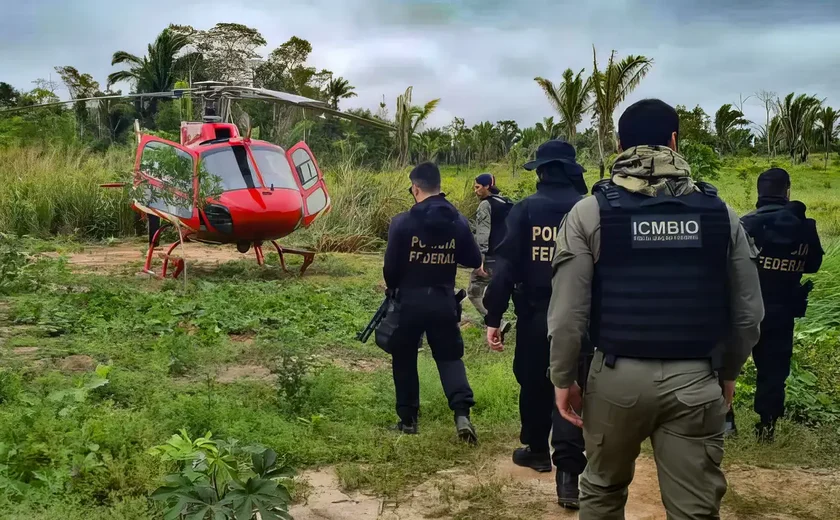 Polícia do Amazonas apreende 1,5 tonelada de drogas em 'rabetão' no Rio Solimões