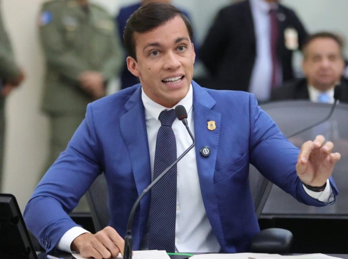 Delegado Leonam cobra transparência e critica endividamento do Estado