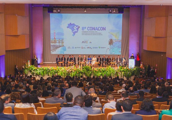 CGE/AL debate em congresso avanços e desafios do controle externo no Brasil