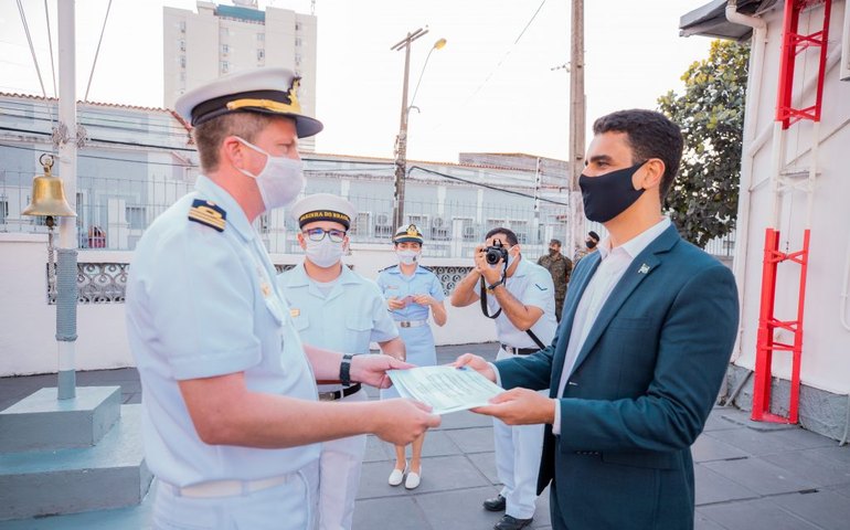 Prefeito JHC recebe título Tripulante Honorário da Capitania dos Portos