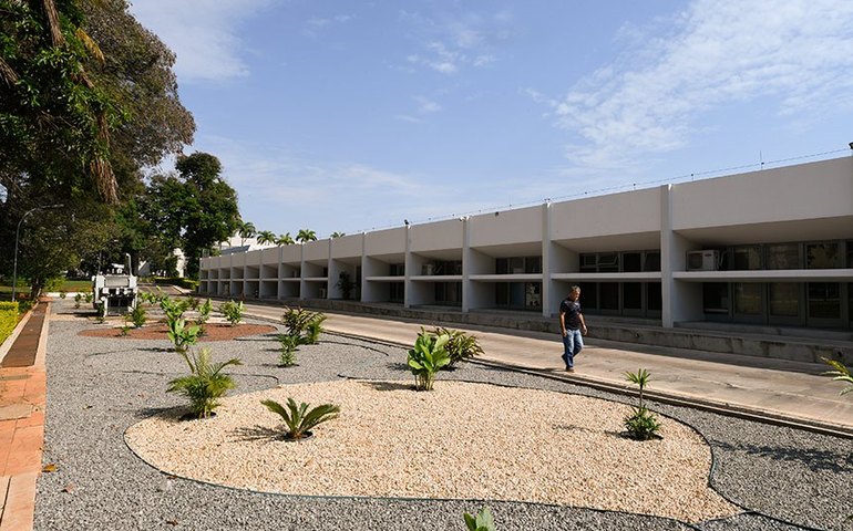 Gráfica do Senado, concebida há 60 anos, funciona em prédio de Niemeyer