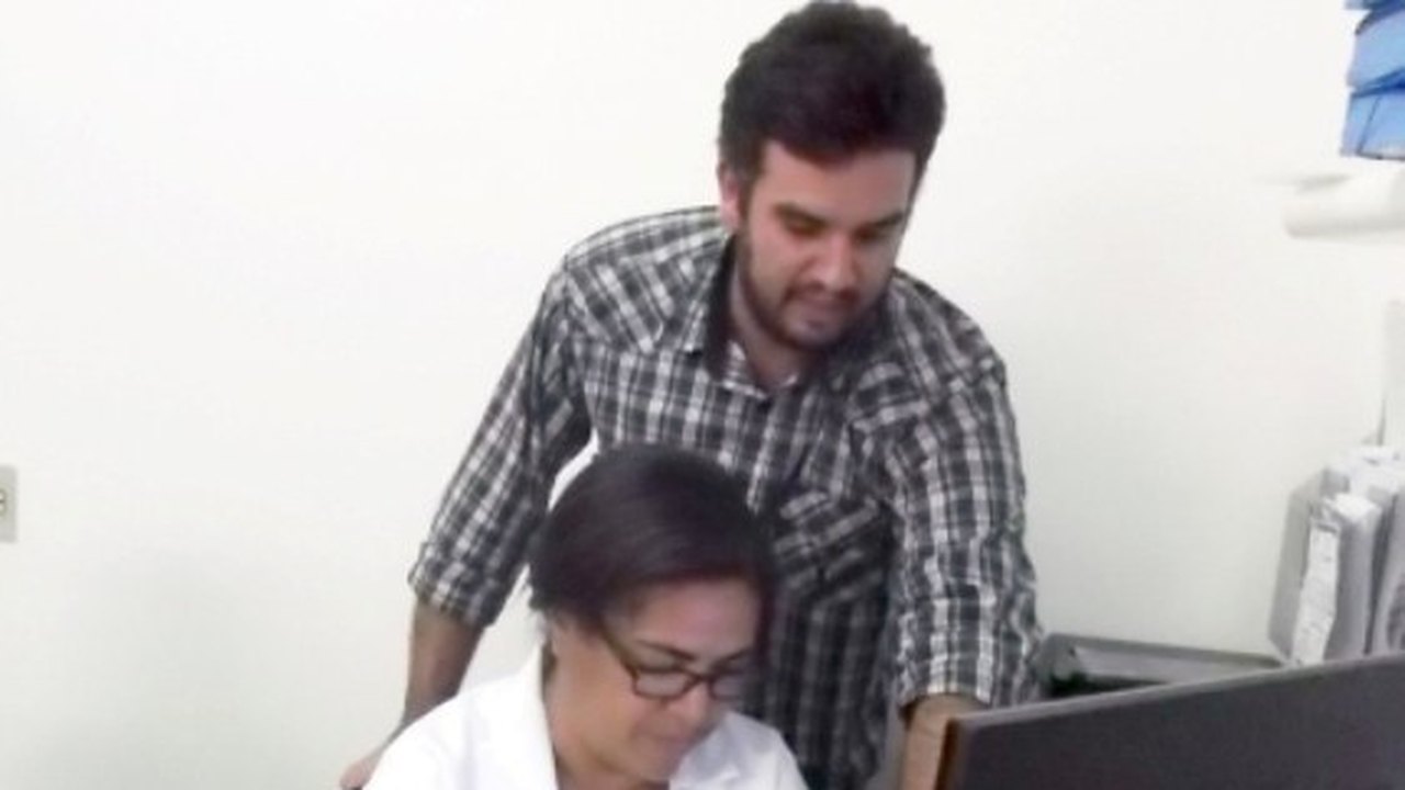 Hospital Helvio Auto informatiza pedidos de material hospitalar e treina equipe