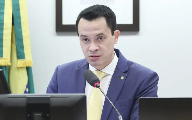 Comissão aprova formação obrigatória de professores em práticas inclusivas