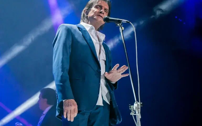Roberto Carlos segue em tratativas para renovar com a Globo, diz empresário