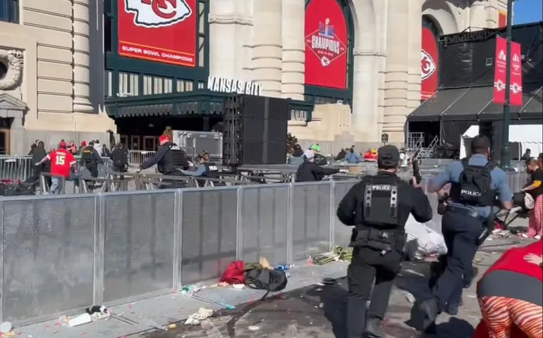 Ataque a tiros deixa vários feridos em comemoração do Super Bowl em Kansas City