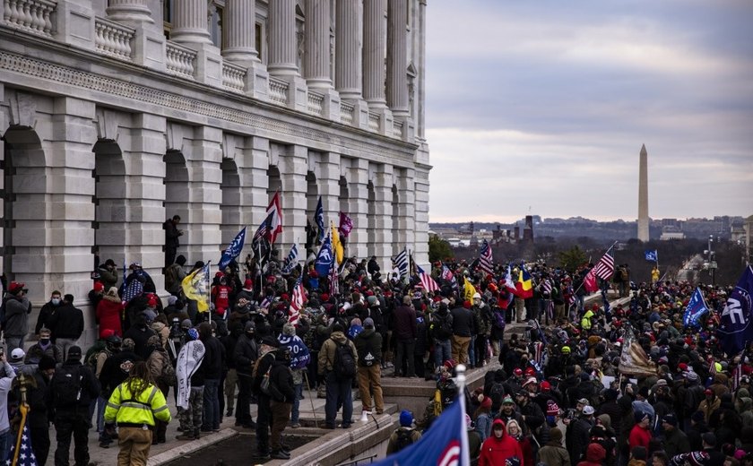 Líderes da milícia de extrema direita Proud Boys são sentenciados a 18 e 10 anos de prisão por invasão ao Capitólio