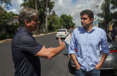 Rui Palmeira vistoria obras de infraestrutura na Santa Amélia