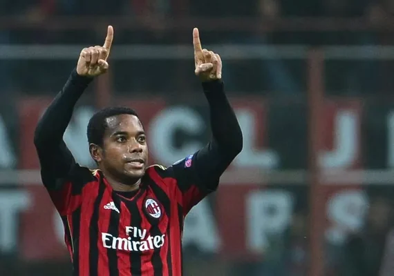 STJ julga recurso de Robinho para reduzir pena por estupro