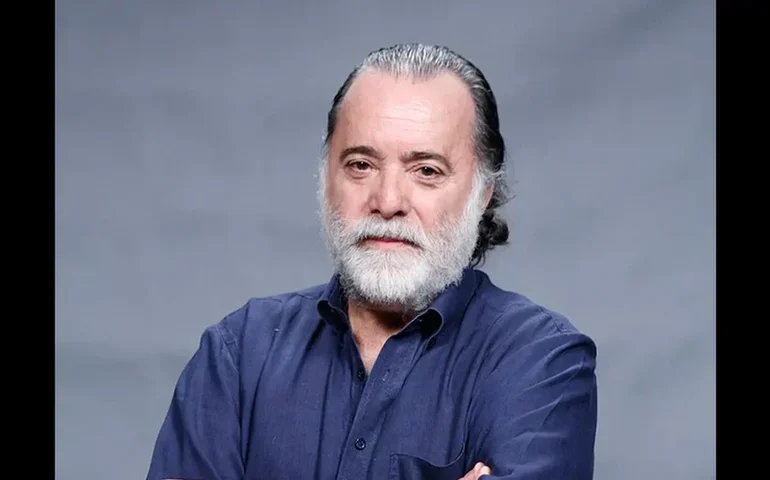 Tony Ramos faz reabilitação com fisioterapia e já caminha no hospital: 'Plena recuperação', diz boletim