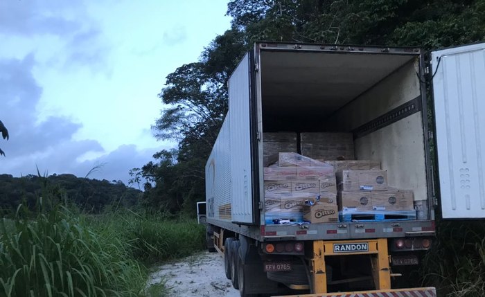 Carga de biscoitos foi recuperada após intensa troca de tiros / Foto: Assessoria