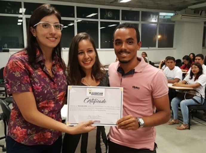 Juventude Empreendedora entrega certificado de conclusão de curso