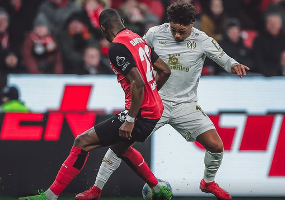 Bayer Leverkusen alcança a sétima vitória seguida e cola no líder Bayern de Munique no Alemão