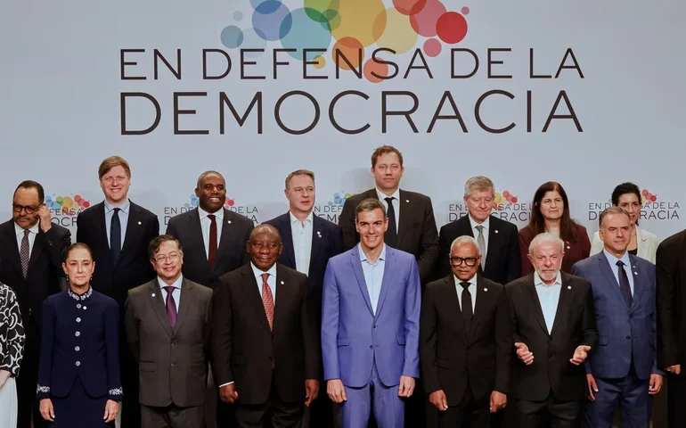 Enquanto Trump ataca a Espanha, os democratas dos EUA se juntam a um comício progressista em Barcelona