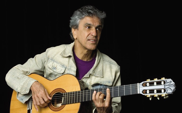 Caetano Veloso faz 78 anos e se rende às lives