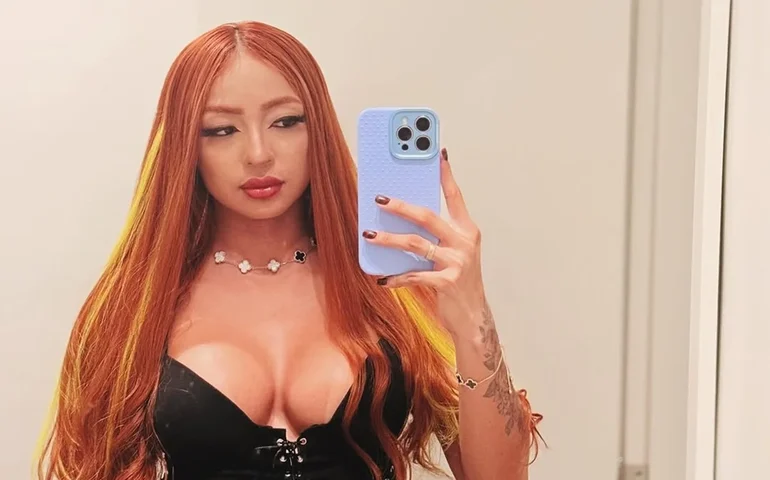 Silicone e 6 refeições por dia: como Ruivinha de Marte alcançou 'shape absurdo' após ganhar mais de 20 kg